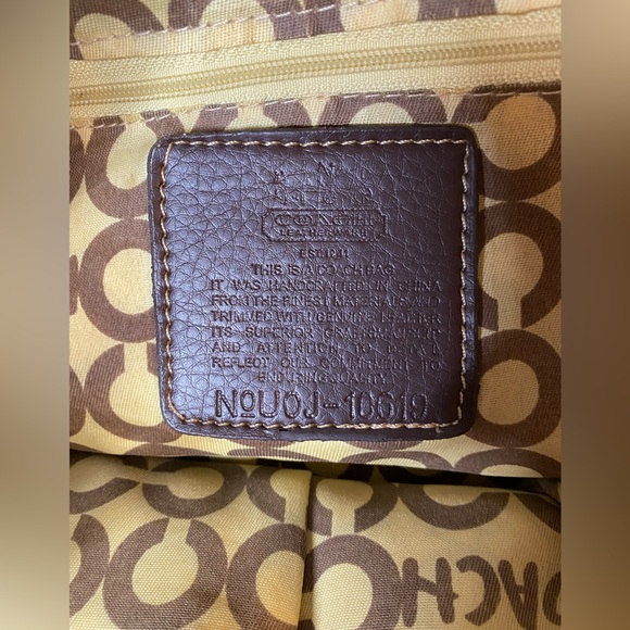 EUC Coach shoulder bag brown tan with gold accents - Picture 11 of 16